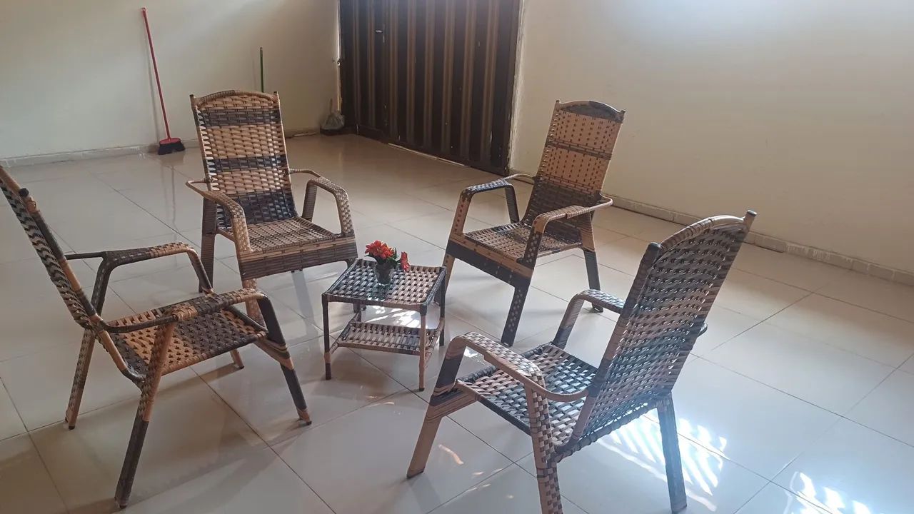Conjunto de terraço com 4 cadeiras e mesa - Foto 2