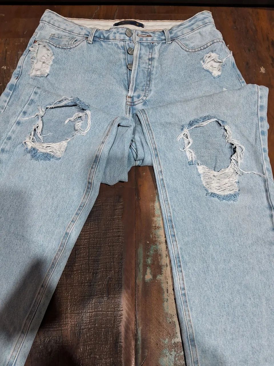 Calça jeans feminina "Destroyed"