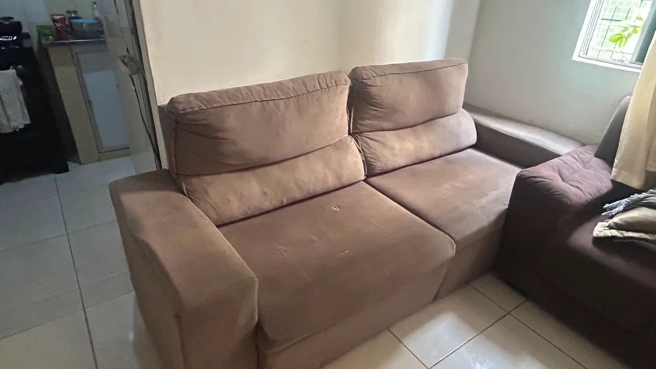 Sofá retrátil com 2,20 cm de comprimento com pequenas avarias - Foto 2