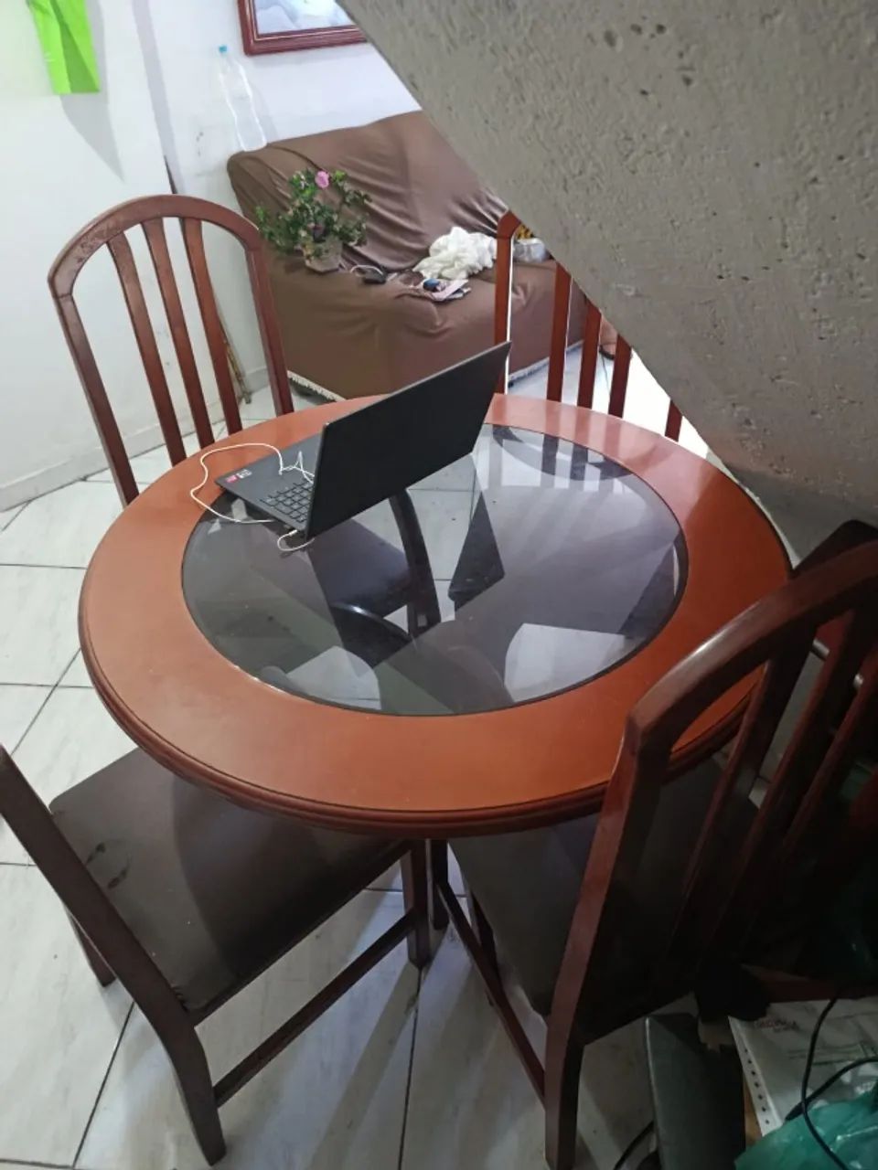 mesa de jantar com 4 cadeiras redonda de madeira maciça