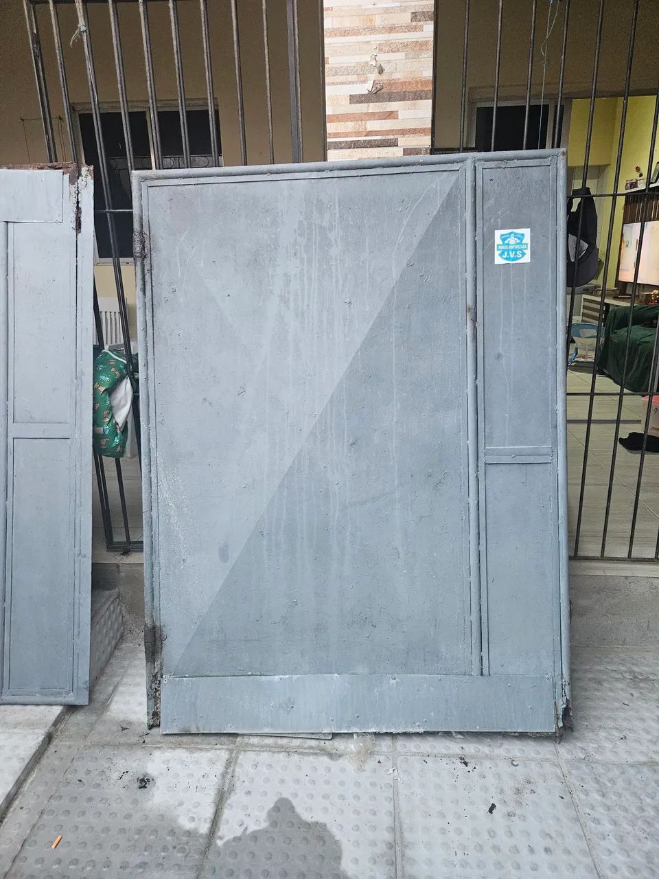 Portões de Ferro Reforçados - Vendo Grande e Pequeno - Foto 2
