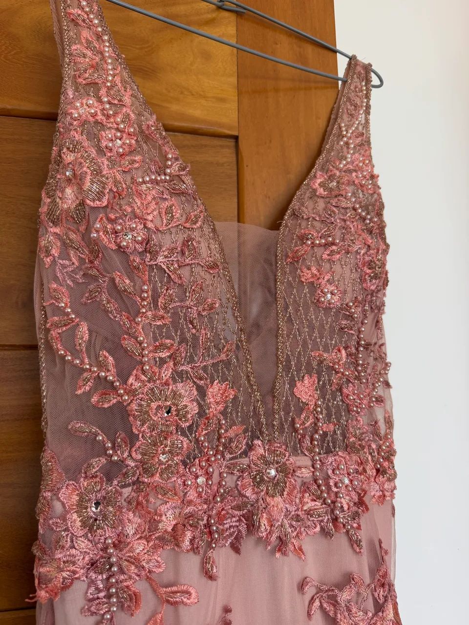 Vestido de festa rosa com pedrarias 