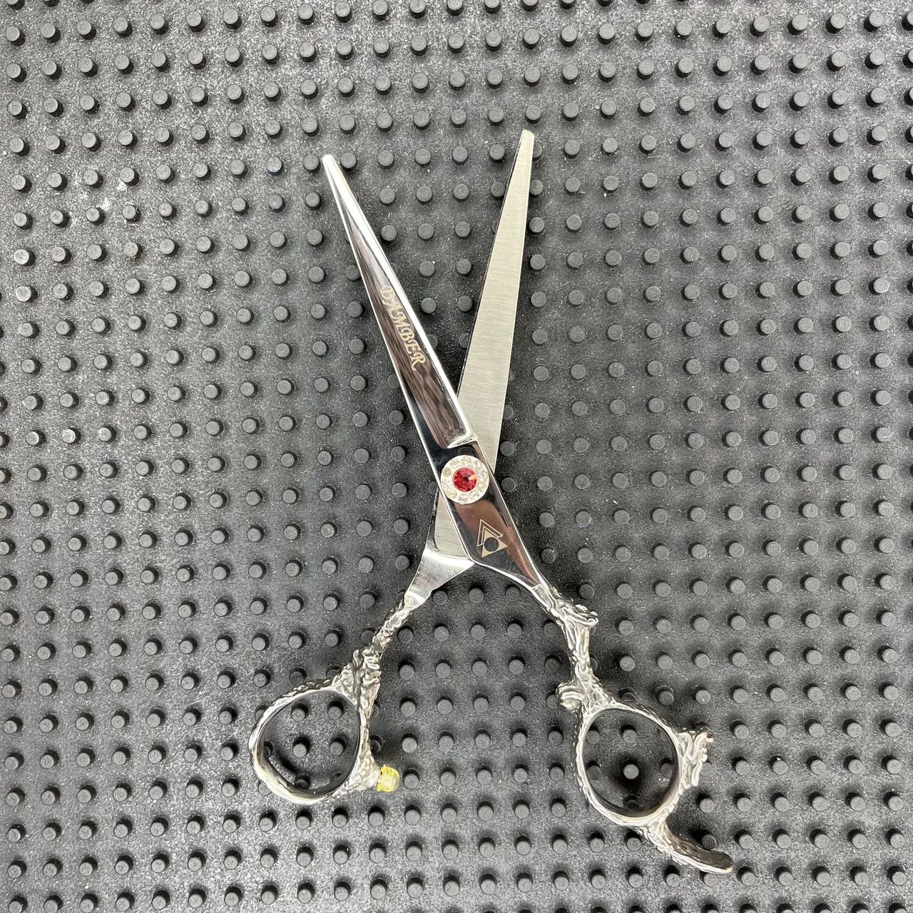Kit Tesouras Damber 6.0 - Fio Navalha + Desbaste - Foto 4