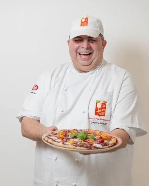 Contrata-se Pizzaiolo e Auxiliar