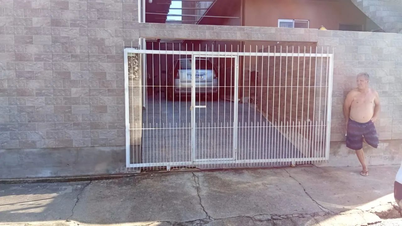 Gate