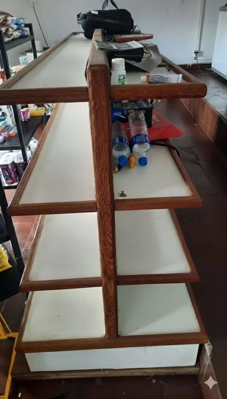 Prateleira de madeira para comércio 