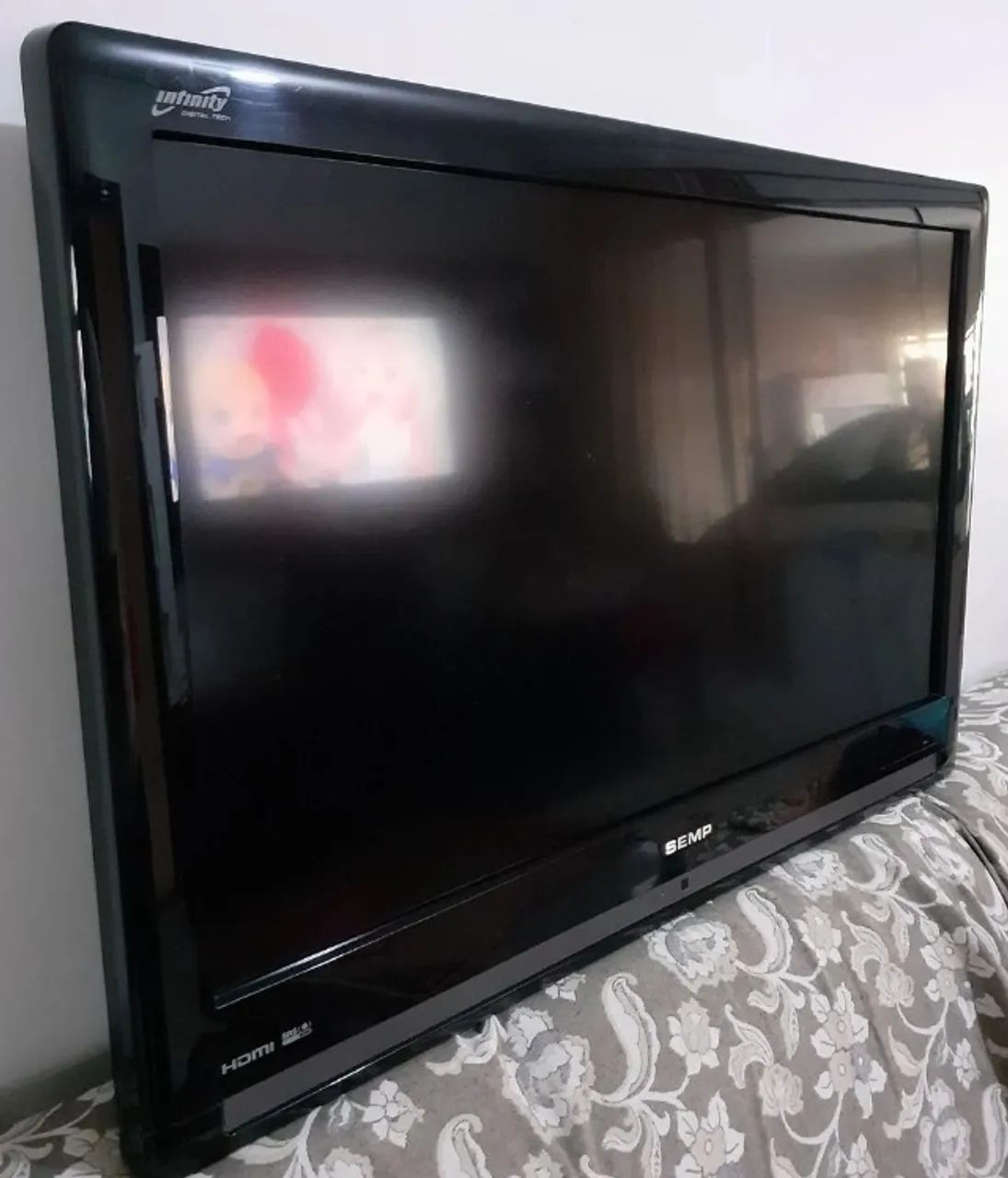 TV Semp 39" (Não é Smart) - Ótimo Estado de Conservação