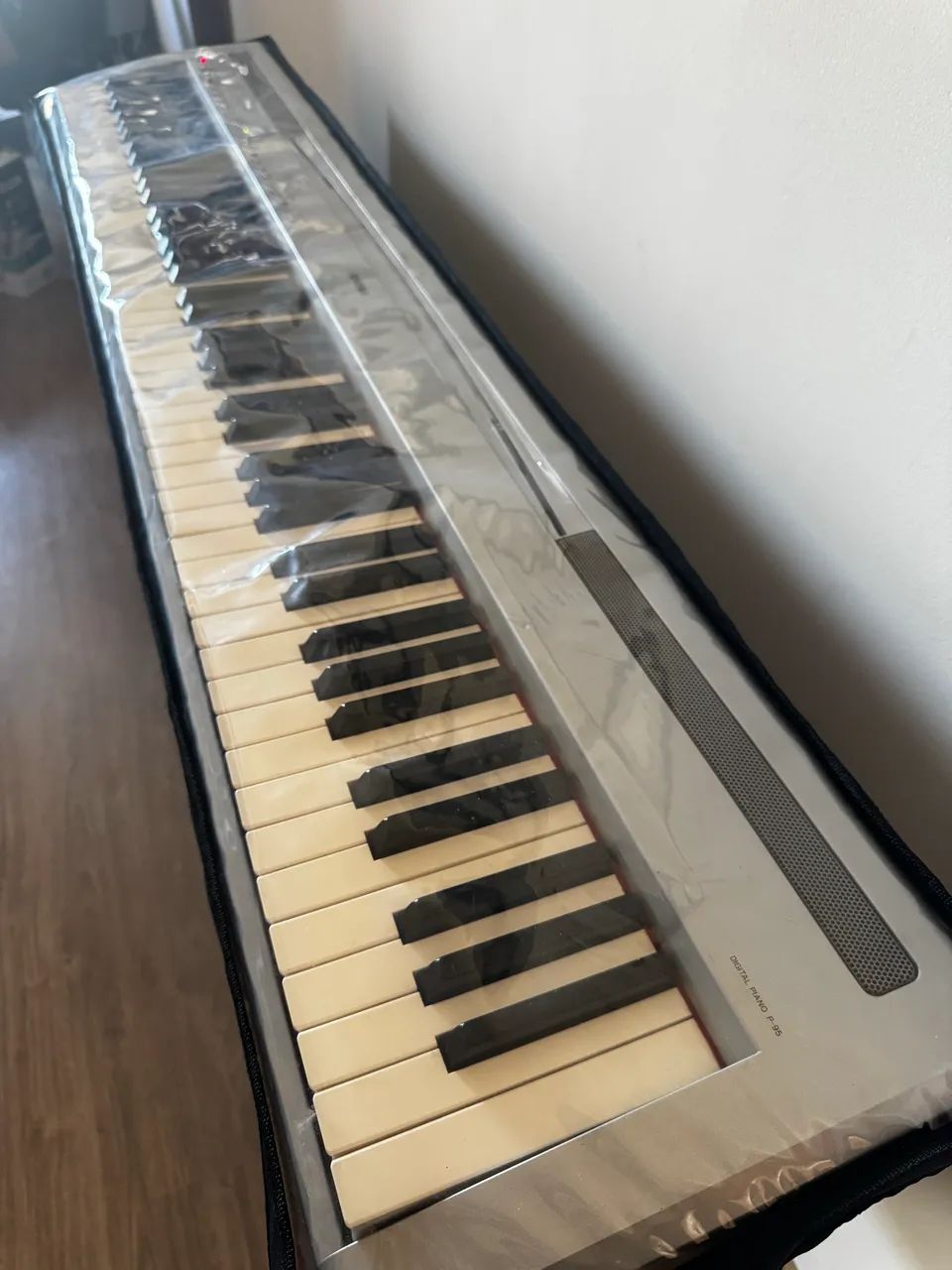 Piano Digital Yamaha P-95 88 Teclas + Estante + Pedal e Fonte