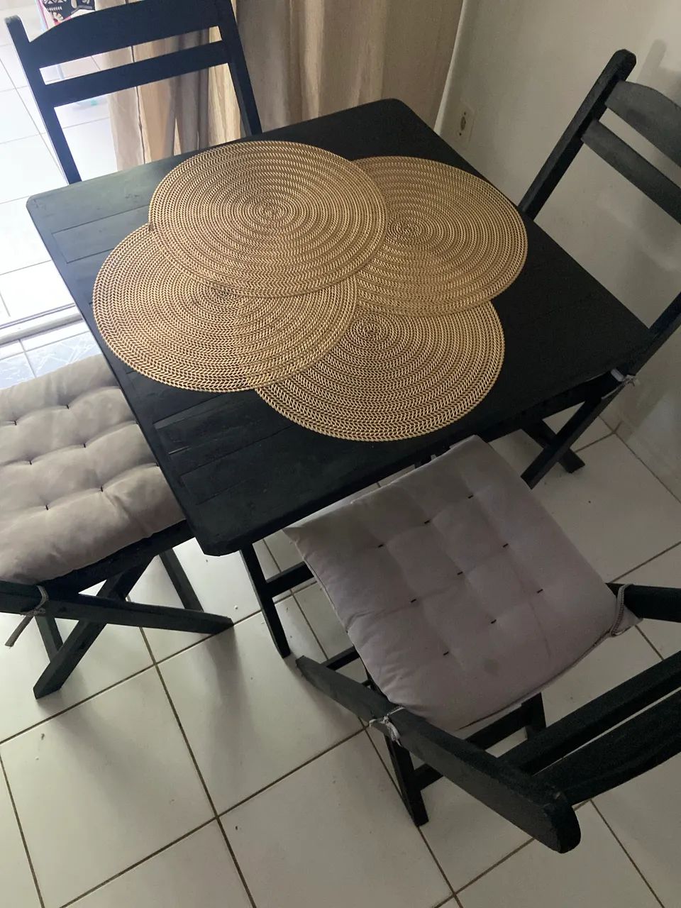 Mesa dobrável com 4 cadeiras  - Foto 2