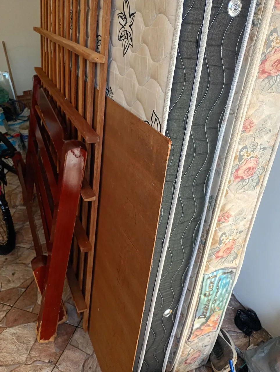 Cama de casal com colchão 