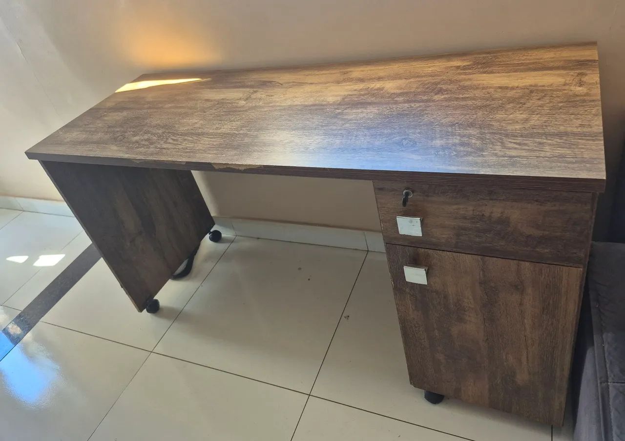 Vendo escrivaninha, 1 porta e 1 gaveta  - Foto 4