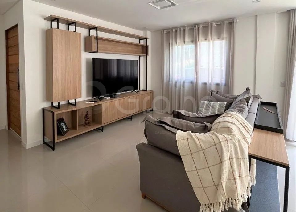 Casa de 146m² com 3 suítes no Saco Grande