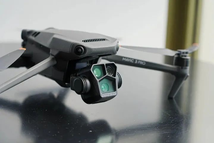 Drone DJI Mavic 3 Pro Fly More Combo 5.1K com 3 Baterias - Foto 3