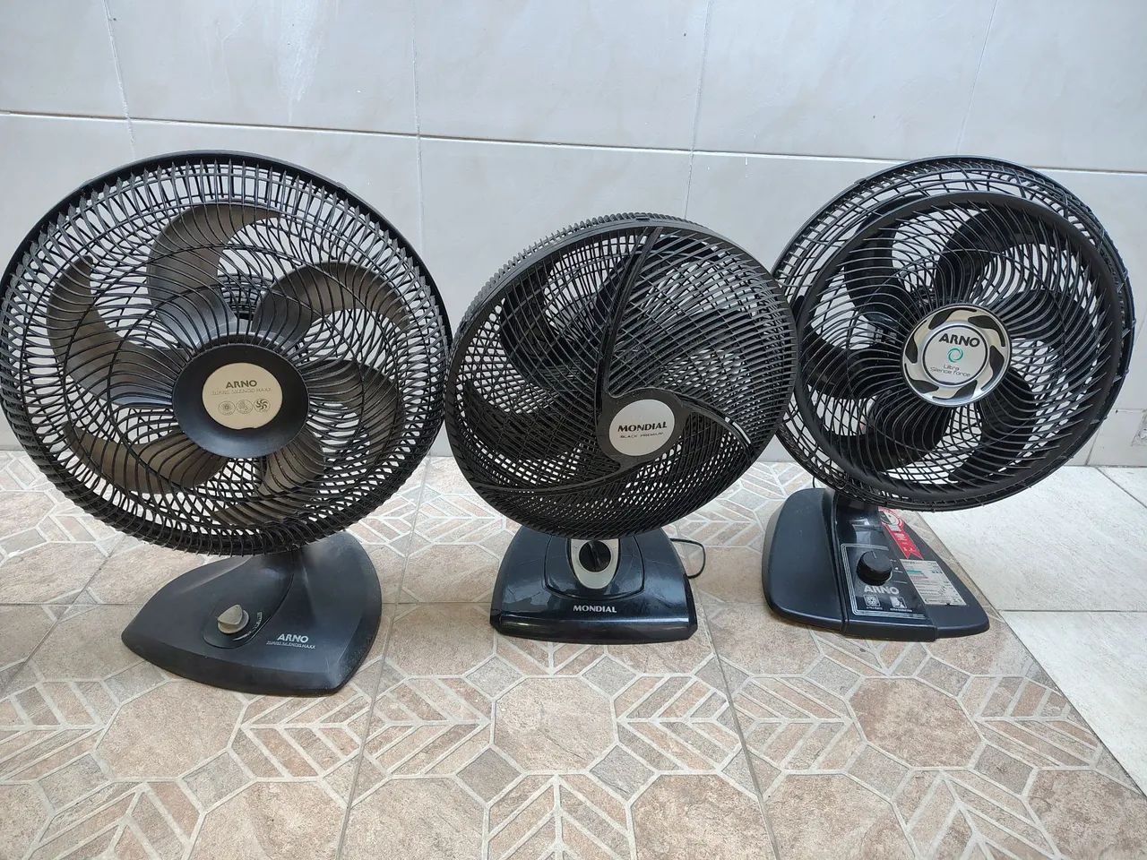3 ventiladores com defeito ( 2 Arno e 1 Mondial)