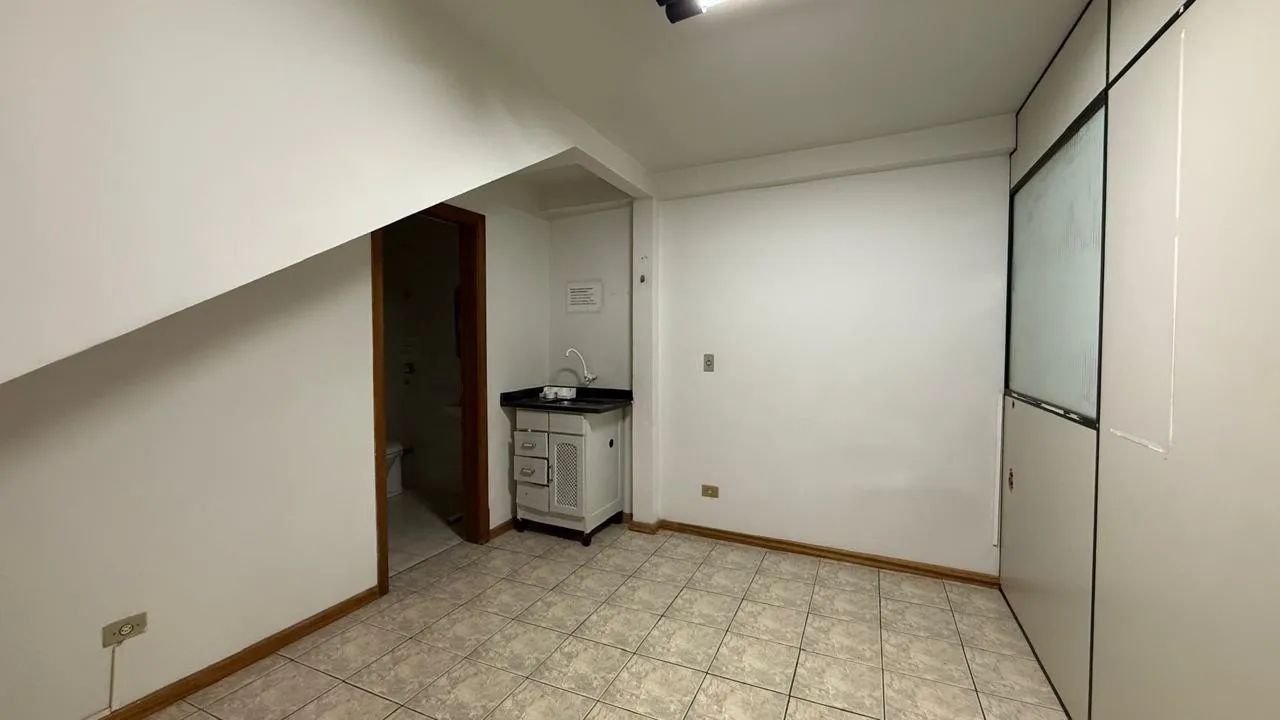SALA COMERCIAL PARA LOCAÇÃO NO CENTRO - Foto 4