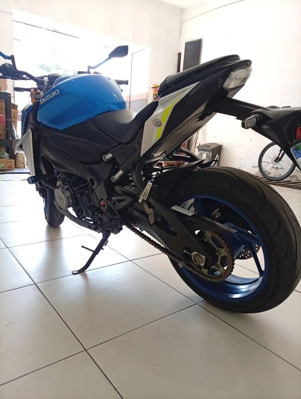 SUZUKI GSX-S1000 (EXTRA 2024) - Foto 3