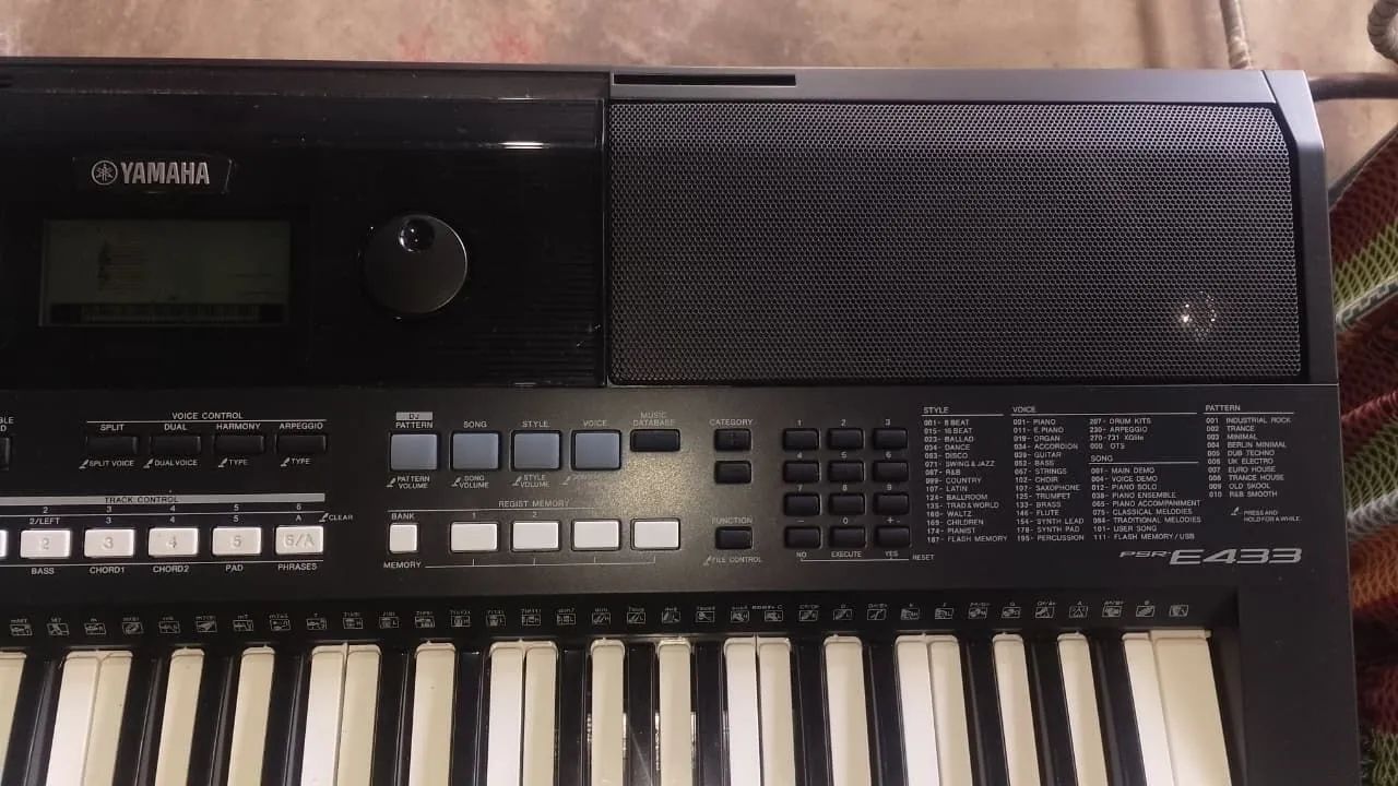 Teclado yamaha psr e433 novinho  - Foto 3