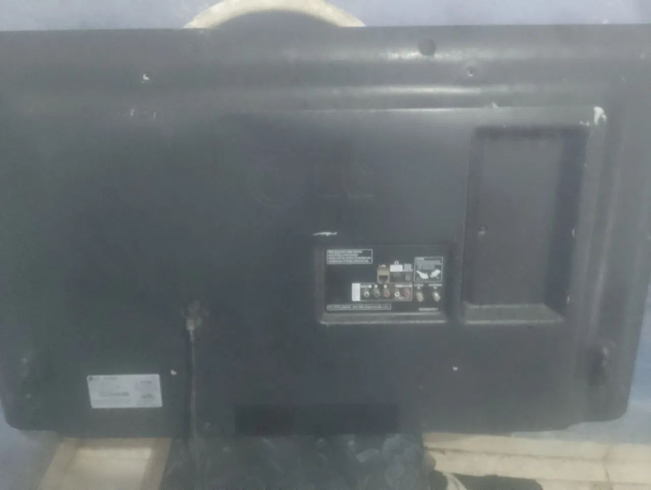 Duas tv lg com a tela quebrada uma 4k webos 50 polegadas e outra 40 polegadas - Foto 4