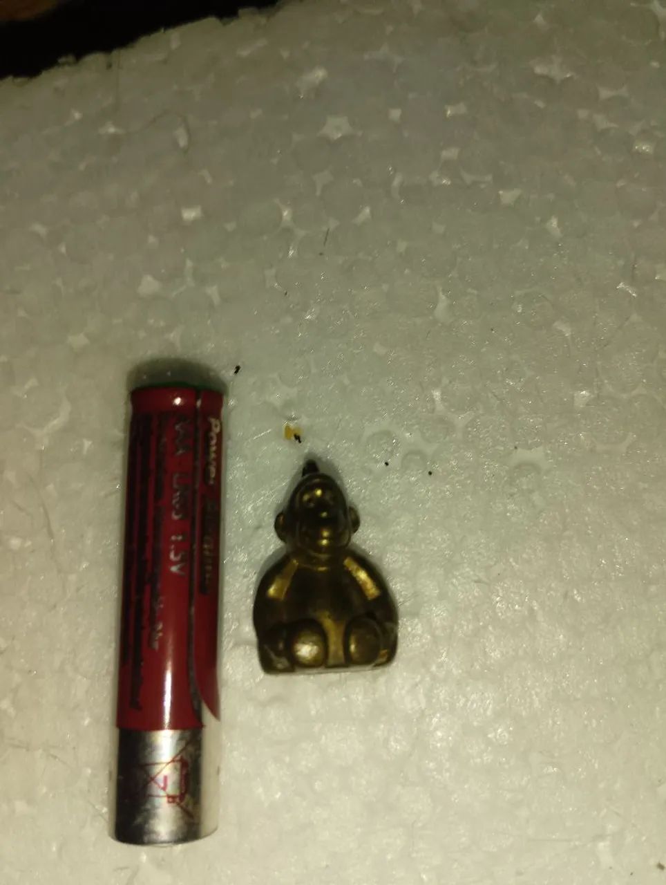 Pingente de metal macaquinho ( tailandês)