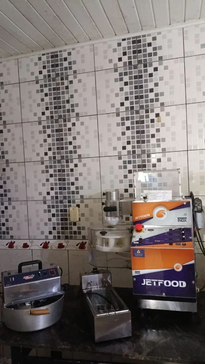 Vende-se máquina de salgados e outros