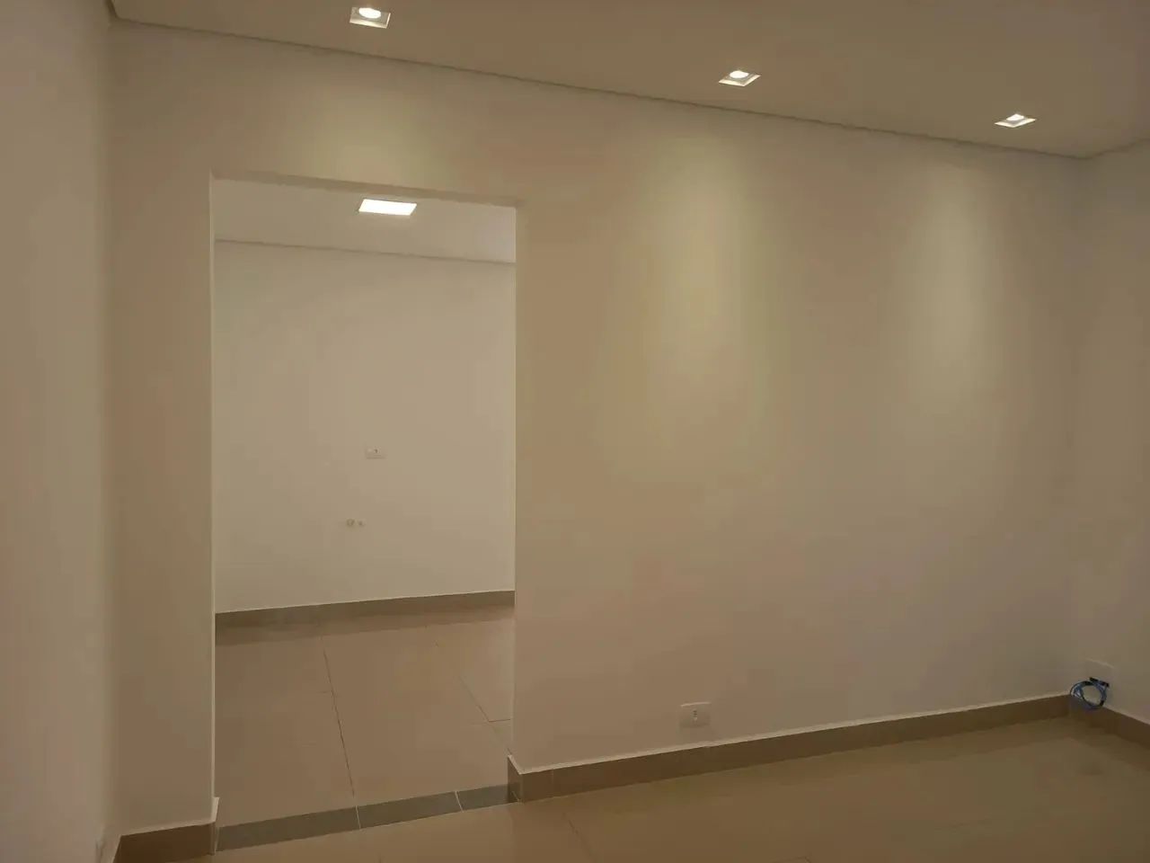 Sala Comercial para Alugar Com 2 Ambientes 39m² Frente ao Shopping Palladium -Água Verde-  - Foto 7
