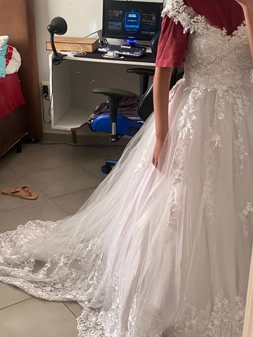 Vestido de Noiva com Renda, Bordado e Cauda - Lindo! - Foto 2
