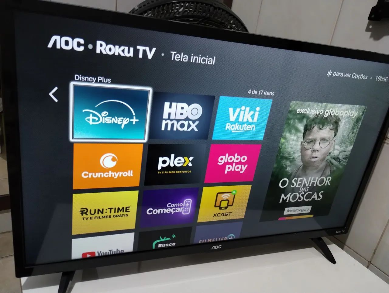 Tv AOC 32" Roku tv, estado de nova. Estou vendedo pra comprar outro maior - Foto 2
