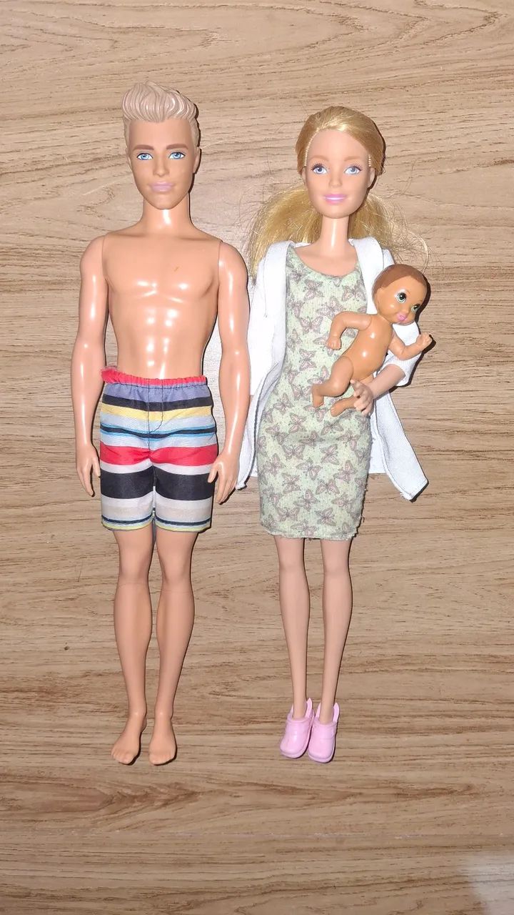 Lote Boneca Barbie e Ken + Mini Bebê e Acessórios  - Foto 4
