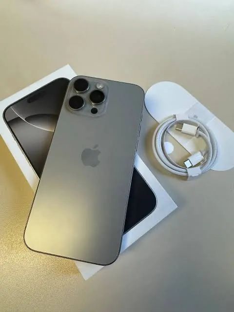 Apple iPhone 16 256GB バッテリー90% iPhone 16 pro Max 256 na caixa bateria 90% - Celulares e