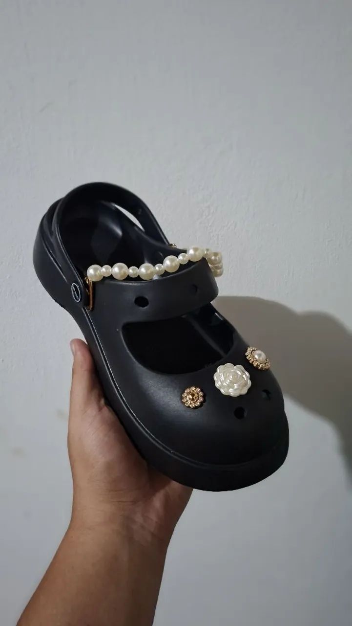 Sandália babuche estilo Crocs à venda