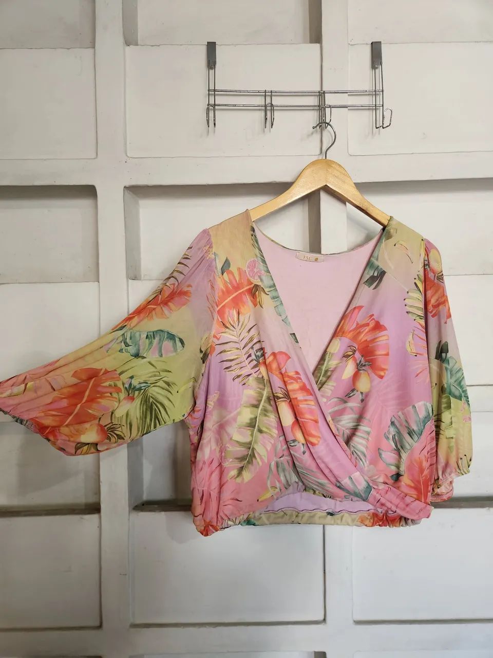 Camisa Plus Size Estampada com Decote - Foto 2