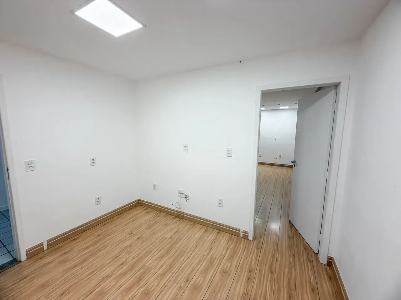 Sala comercial de 35m², com vaga de garagem na Praia do Canto! - Foto 3
