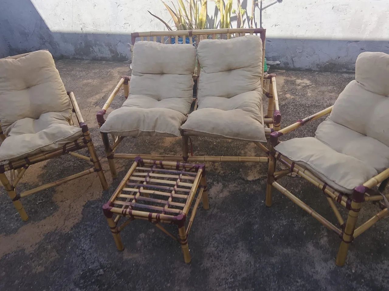 Conjunto de cadeiras de bambu
