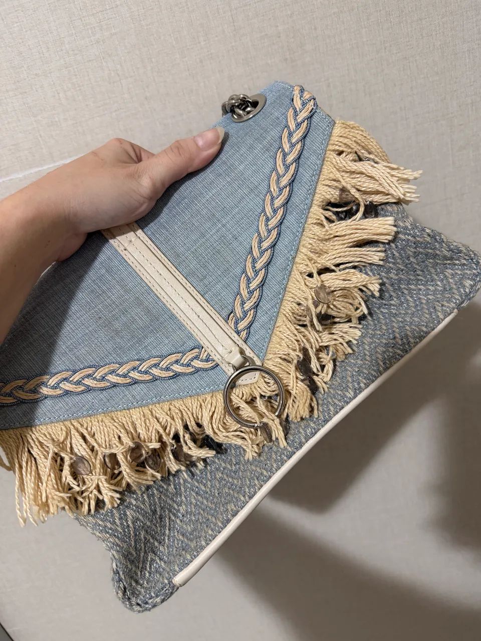 Bolsa Arezzo ráfia e couro 