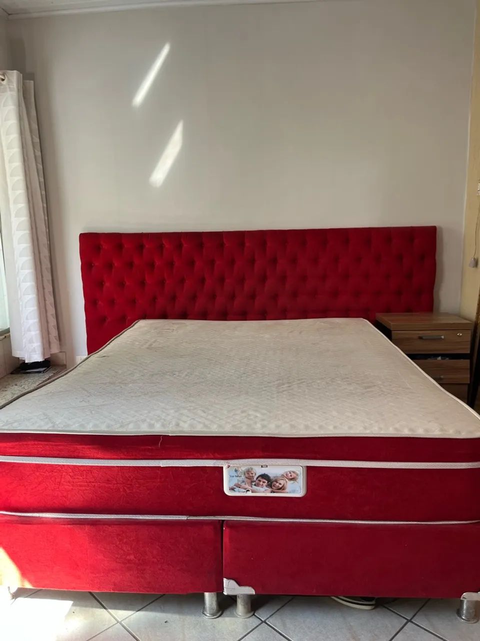 Cama box com motor de massagem e cabeceira 