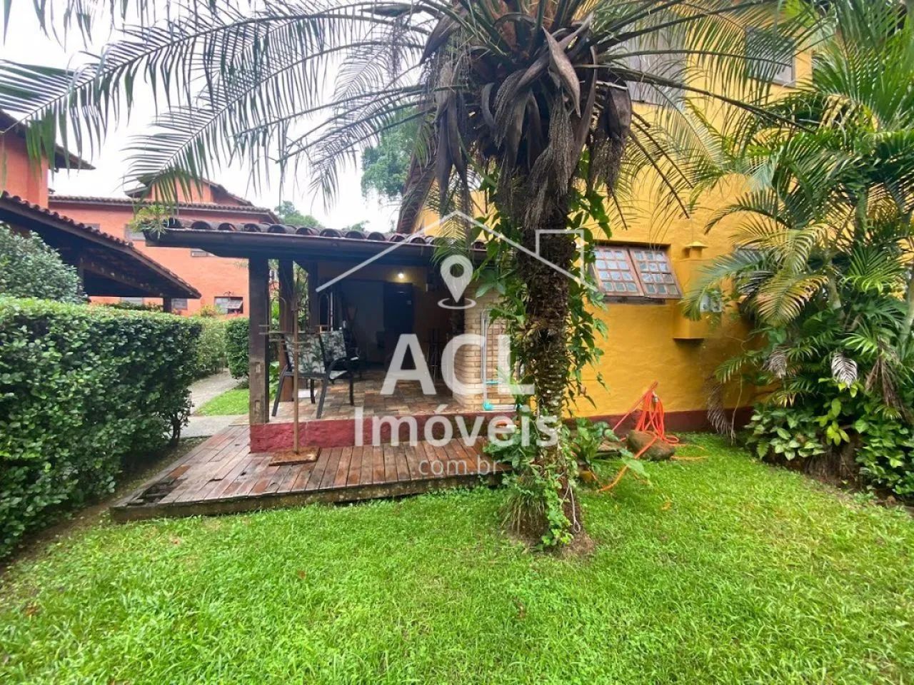 CASA MOBILIADA EM CONDOMINIO CLUB 1 SUITE +1 DORM + 1 MESANINO SUITE