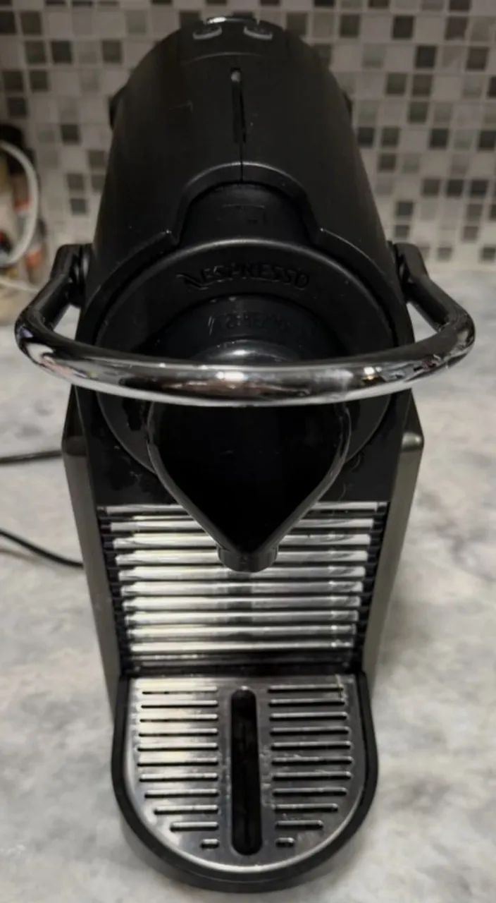 DUAS CAFETEIRAS.