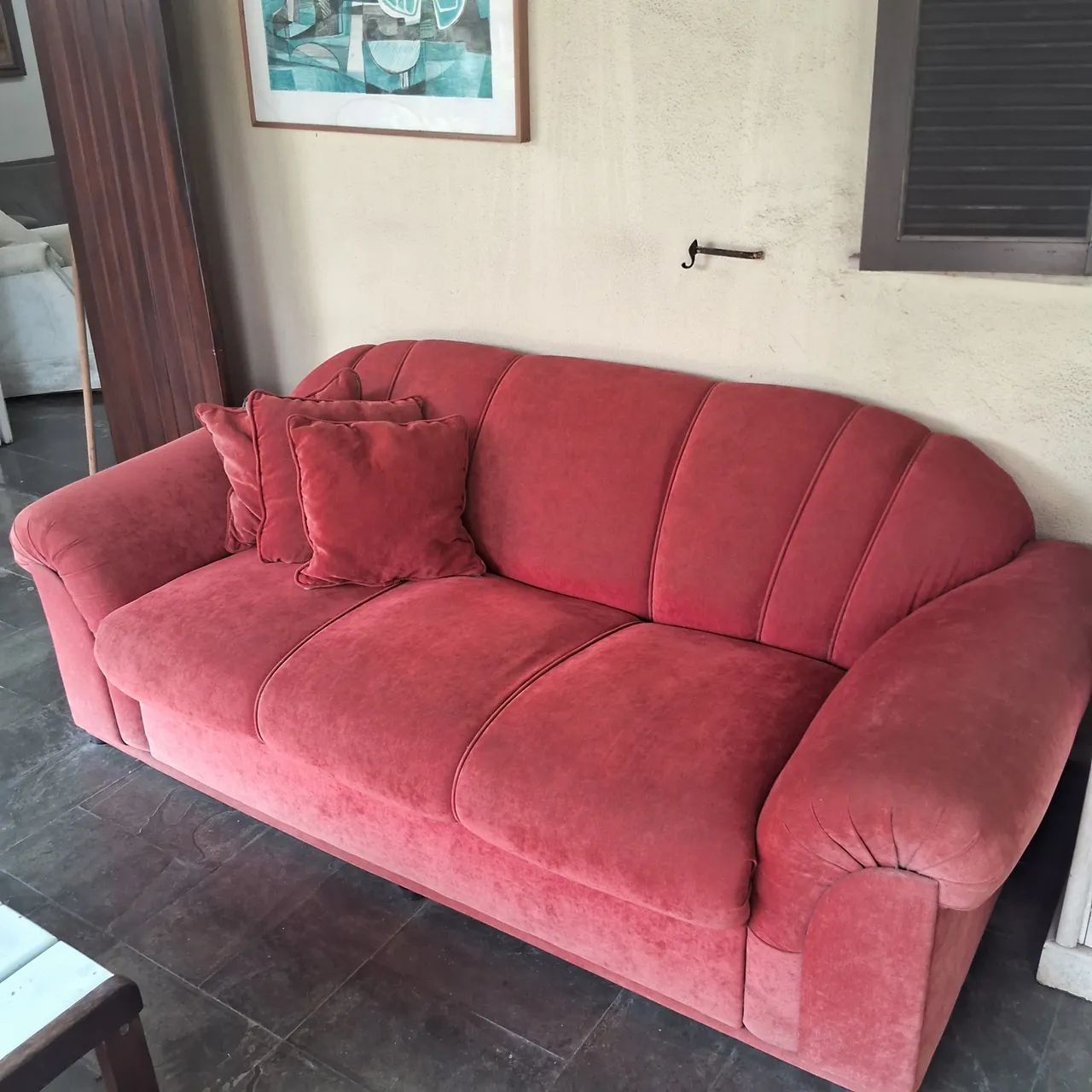 Sofá madeira maciça veludo vermelho - Foto 2