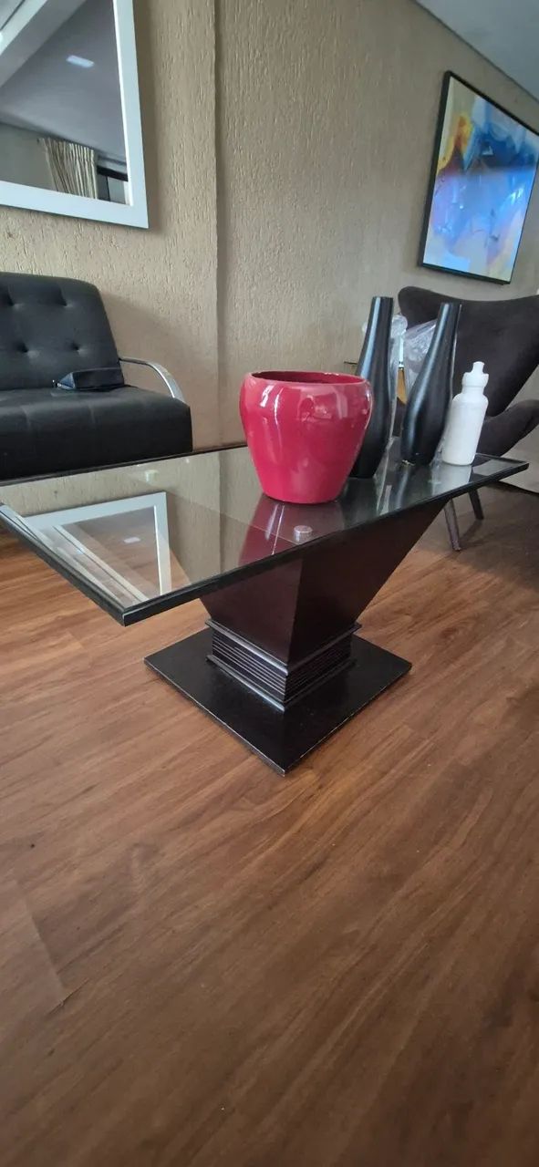 Mesa de Centro com Tampo de Vidro e Base em Madeira