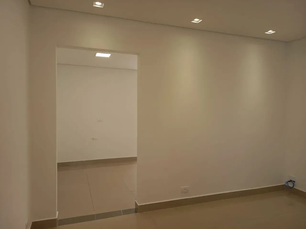 Sala Comercial para Alugar Com 2 Ambientes 39m² Frente ao Shopping Palladium -Água Verde-  - Foto 8