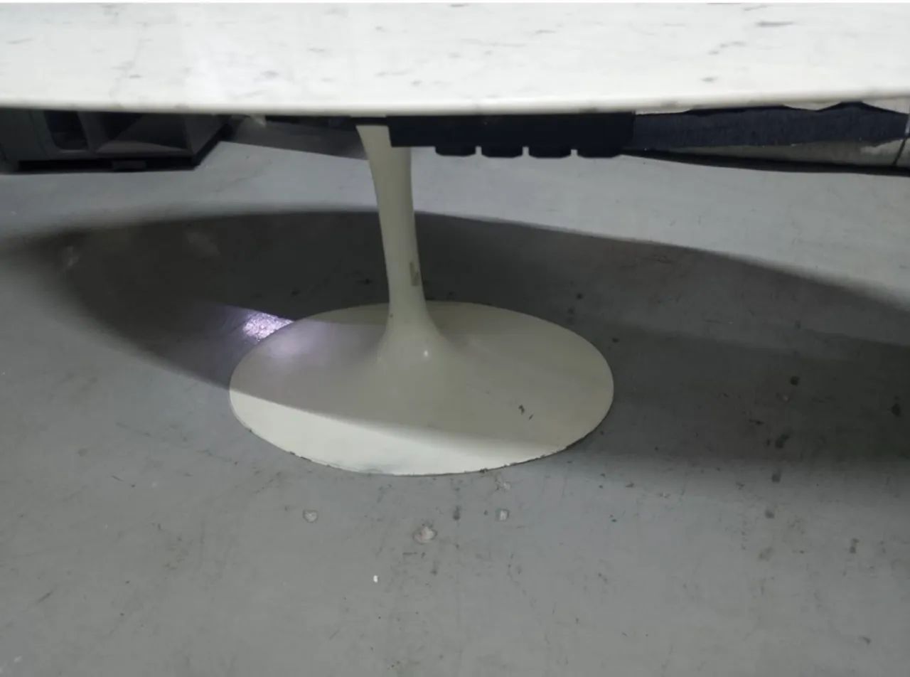 Base pé de mesa saarinen