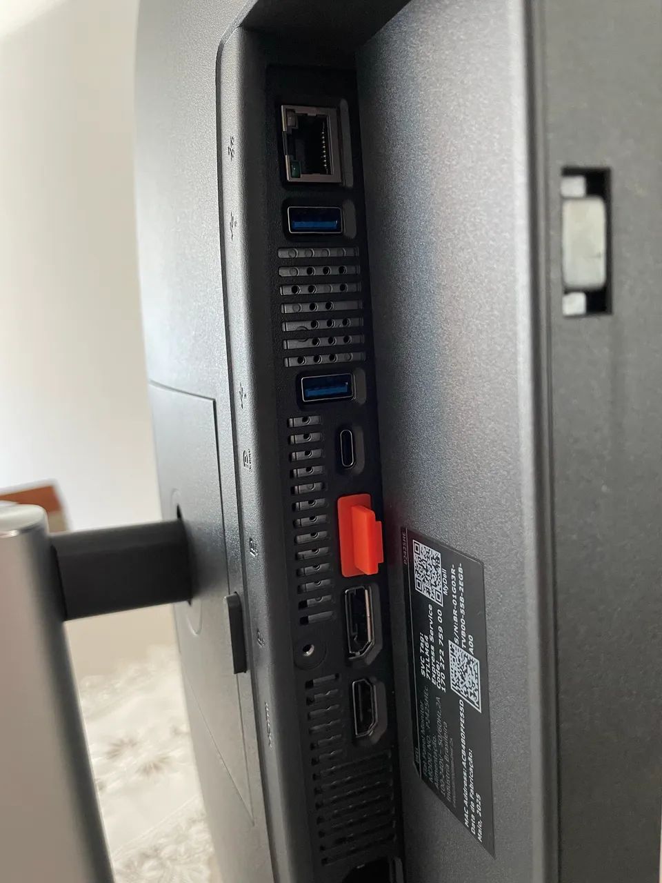 Monitor com hub USB-C Dell Pro 24 Plus P2425HE - Foto 4