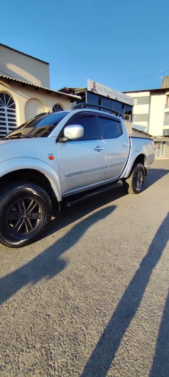 Mitsubishi L200 L200 Triton HPE 3.2 CD TB Int.Diesel Aut 2010