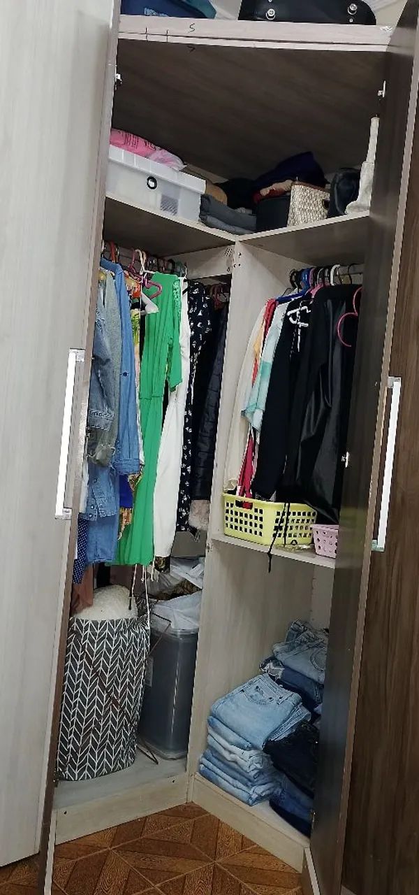 Guarda - roupas de canto  - Foto 2