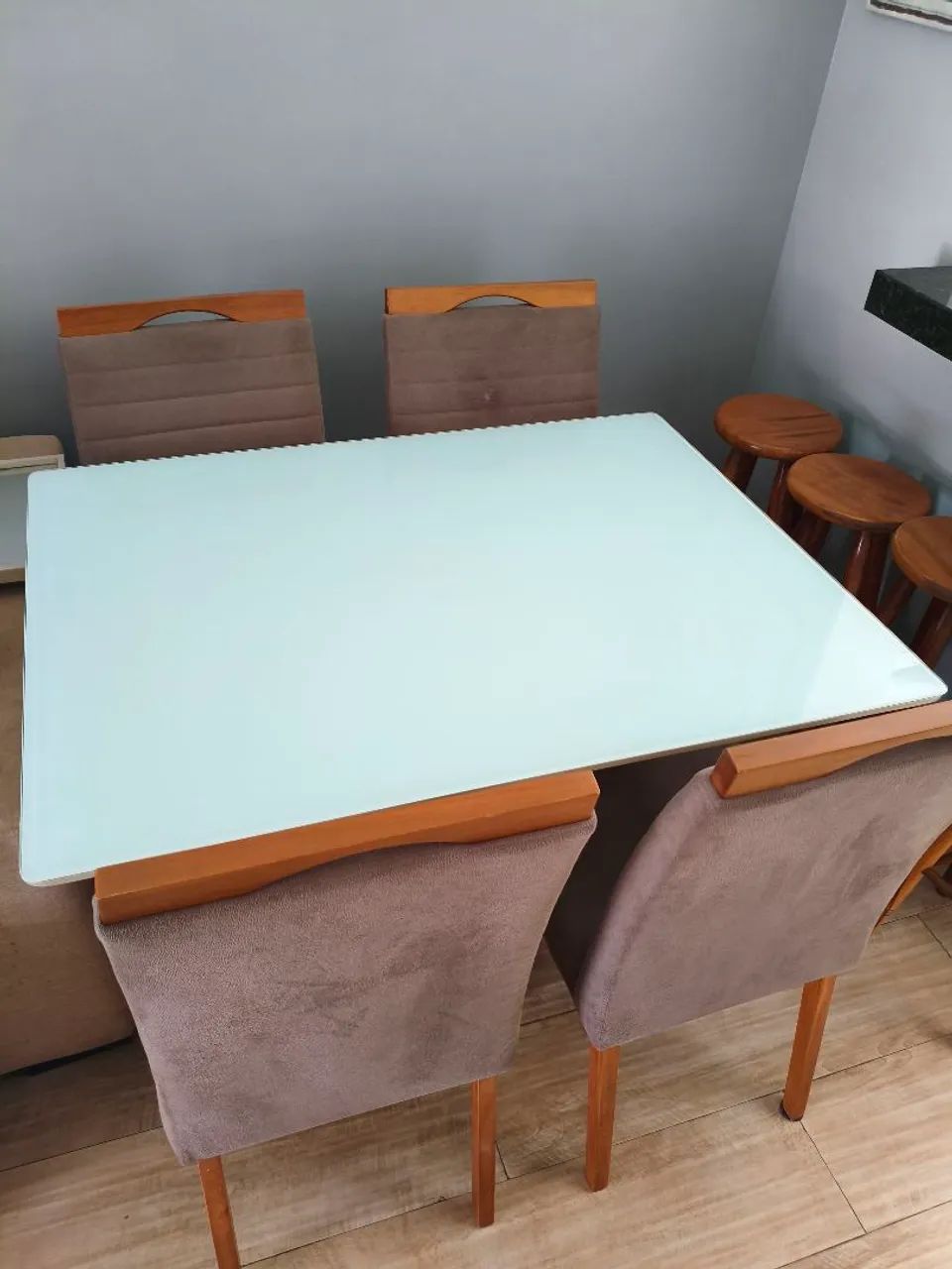 Mesa tipo laqueada + 4 cadeiras - usada