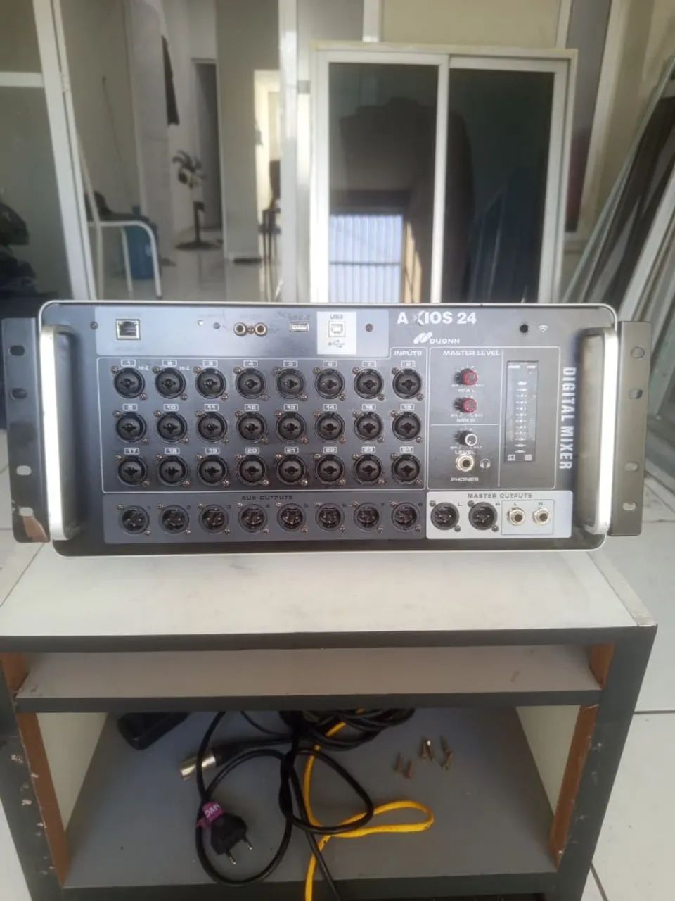 Mesa de som axios 24