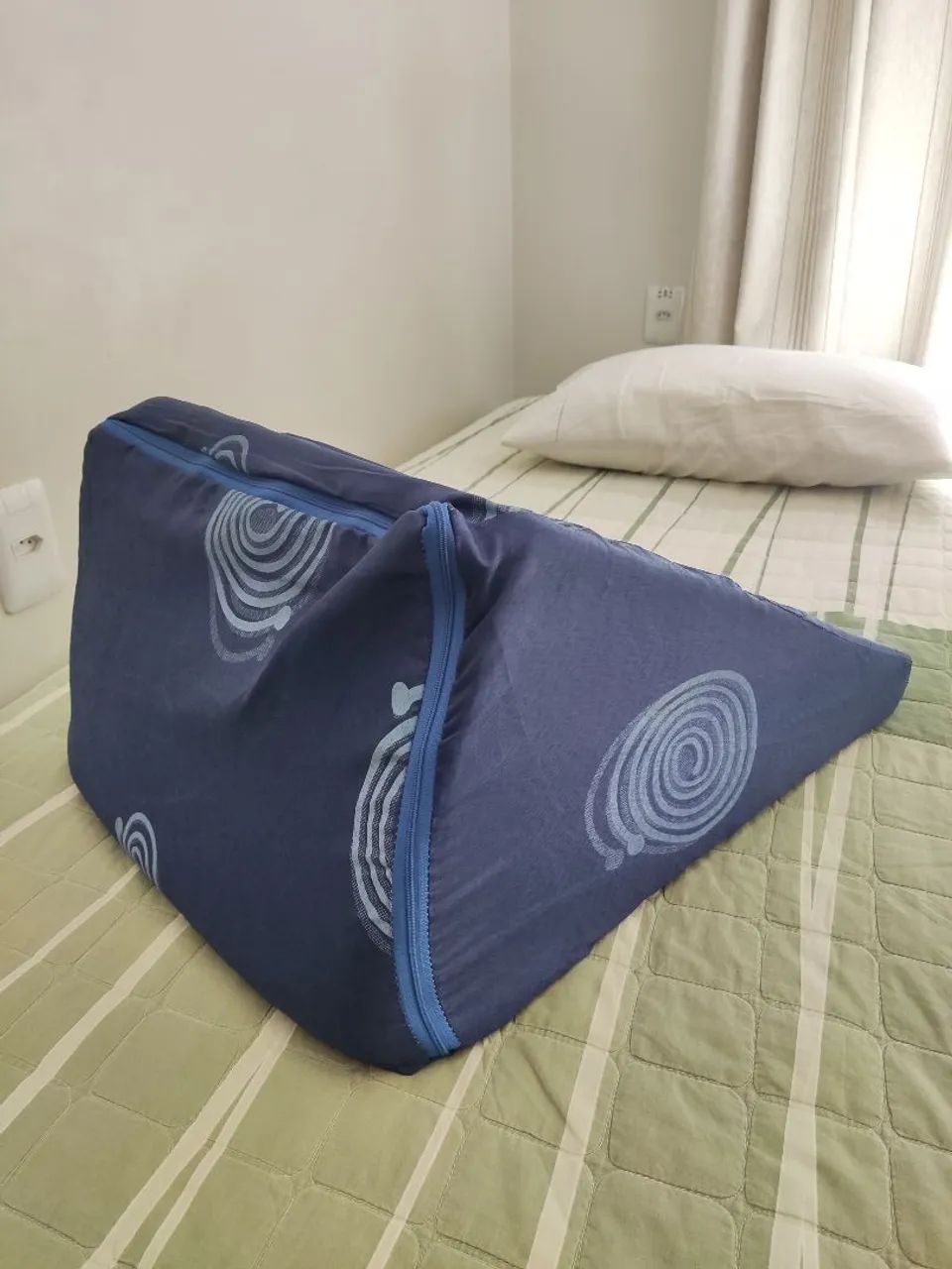 Almofada Triangular Hospitalar para Paciente Acamado - Foto 3