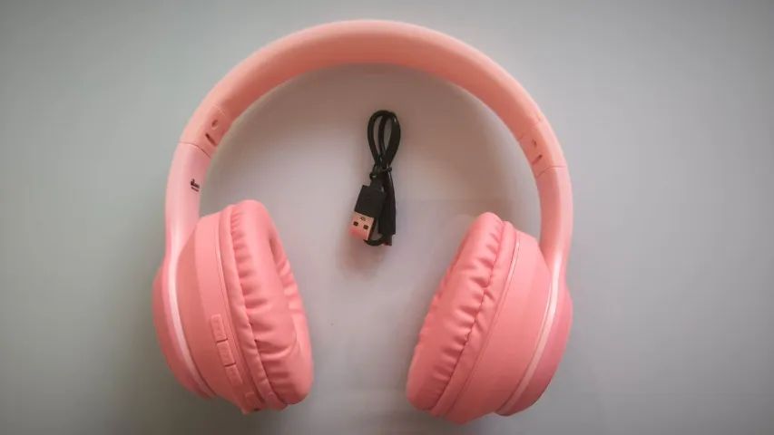 Fone de ouvido sem fio recarregável