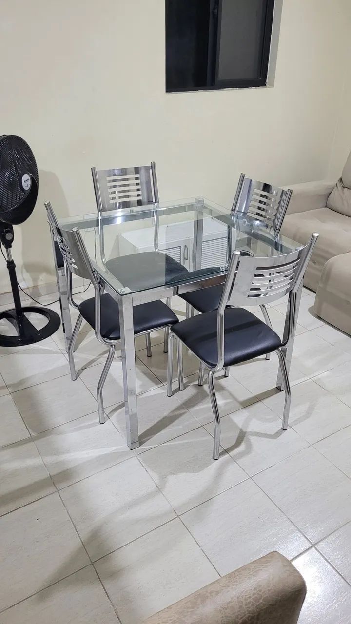 Mesa de vidro 4 cadeiras