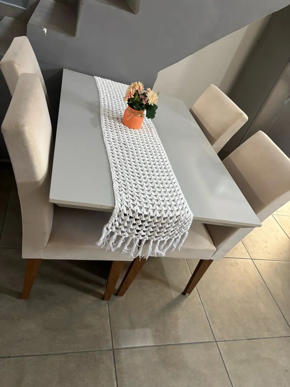 Mesa de Jantar + 4 Cadeiras
